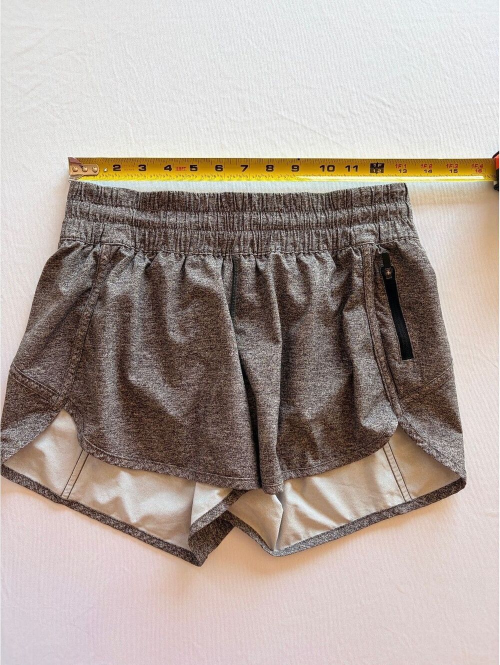 Lululemon Women’s Heather Gray Lined Running Shorts 4 Inch Size Unknown